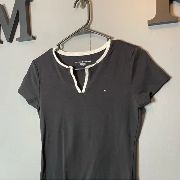 Tommy Hilfiger Women's Black T-Shirt size small - Picture 4 of 5